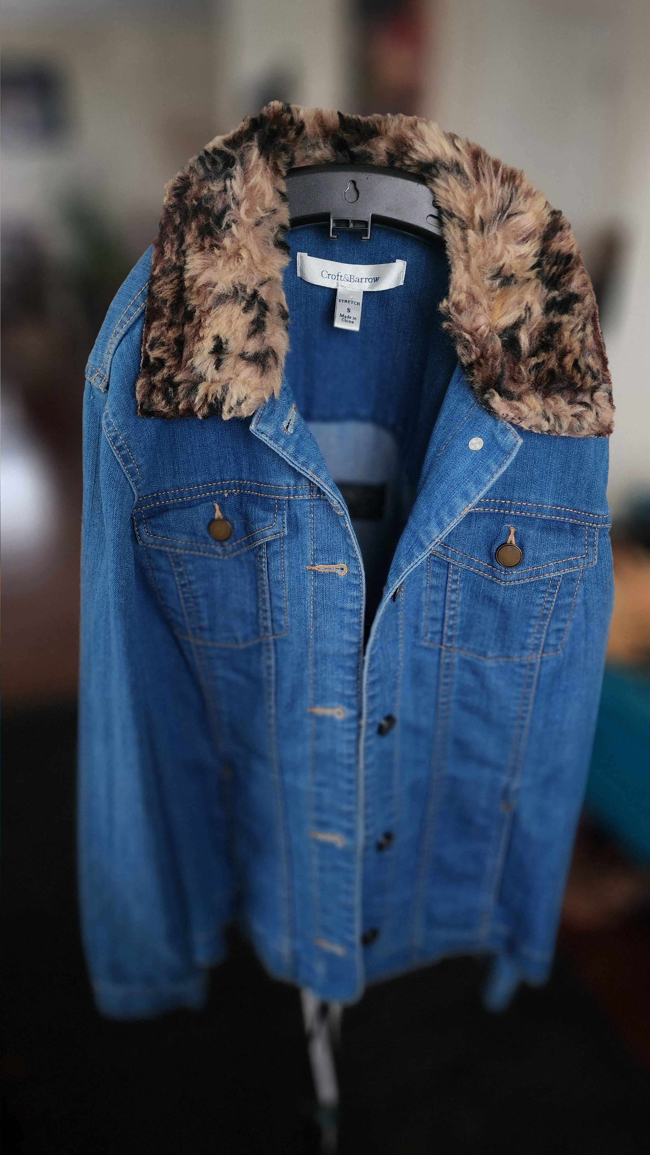 Denim jacket with fur collar sz S