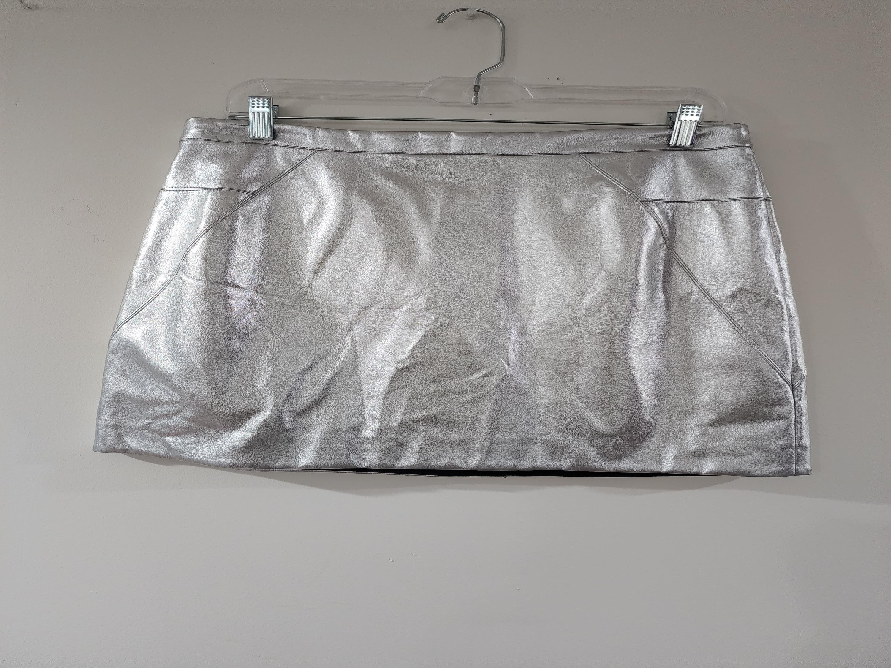 Silver faux leather mini skirt sz 10